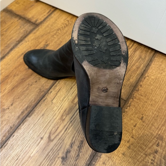 Navy blue faux leather bootie. Size women’s 10 US (40EU) - Picture 4 of 4